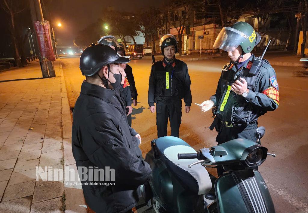 Lực lượng cảnh sát Cơ động tăng cường tuần tra, kiểm soát trên các tuyến, địa bàn trọng điểm trong dịp Tết Nguyên đán. Ảnh: Kiều Ân