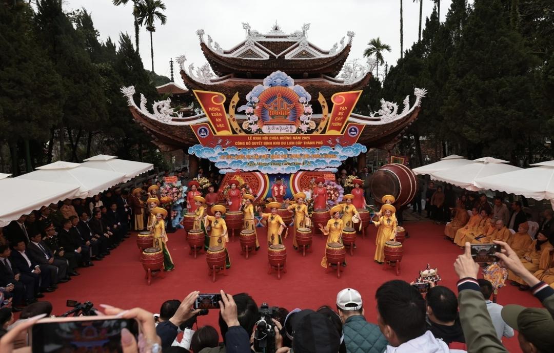 Khai hội chùa Hương Xuân Ất Tỵ 2025.