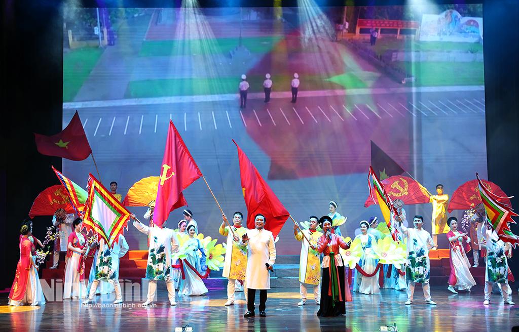 Chương trình văn nghệ tại Lễ khai mạc Ngày Thơ Việt Nam lần thứ 23.