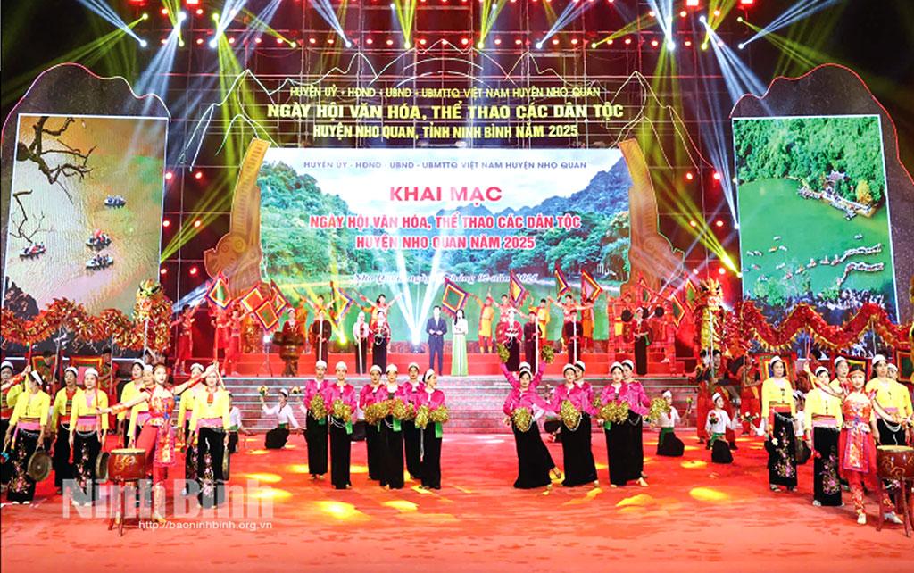 Chương trình nghệ thuật khai mạc Ngày hội Văn hoá, Thể thao các dân tộc huyện Nho Quan năm 2025. Ảnh: Minh Quang