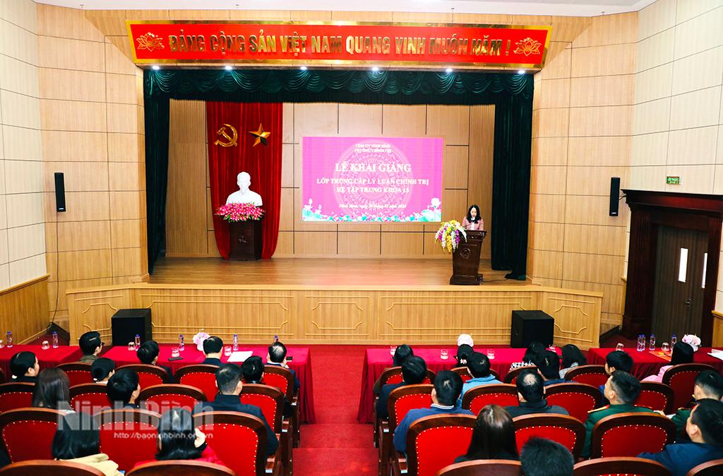 Quang cảnh khai giảng Lớp Trung cấp lý luận chính trị hệ tập trung khóa XV.