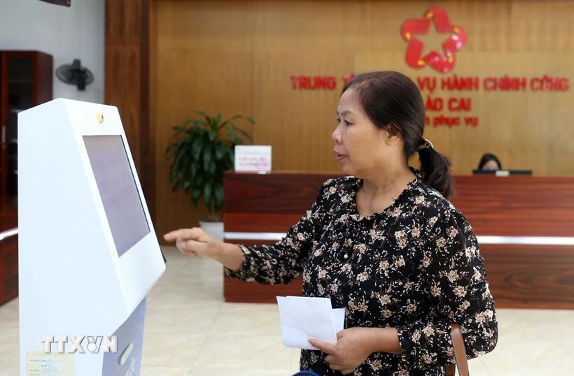 Bộ Nội vụ đề nghị các tỉnh, thành phố xem xét tạm dừng giải quyết các thủ tục hành chính phát sinh sau ngày 1/3/2025 đối với các hội do Đảng, Nhà nước giao nhiệm vụ tại địa phương. (Ảnh minh họa: Quốc Khánh/TTXVN)