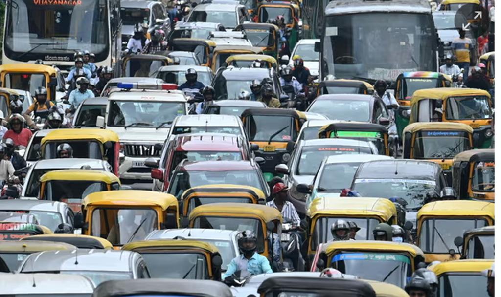 Giao thông ở thành phố Bengaluru (Ấn Độ). Ảnh: The Guardian