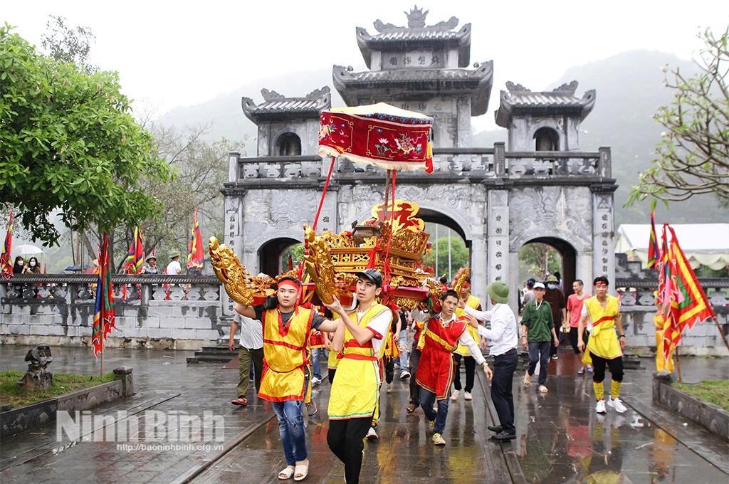 Tái hiện lễ hội văn hóa đặc sắc tại đền Thái Vi góp phần thúc đẩy du lịch phát triển. Ảnh: Hoàng Hiệp.