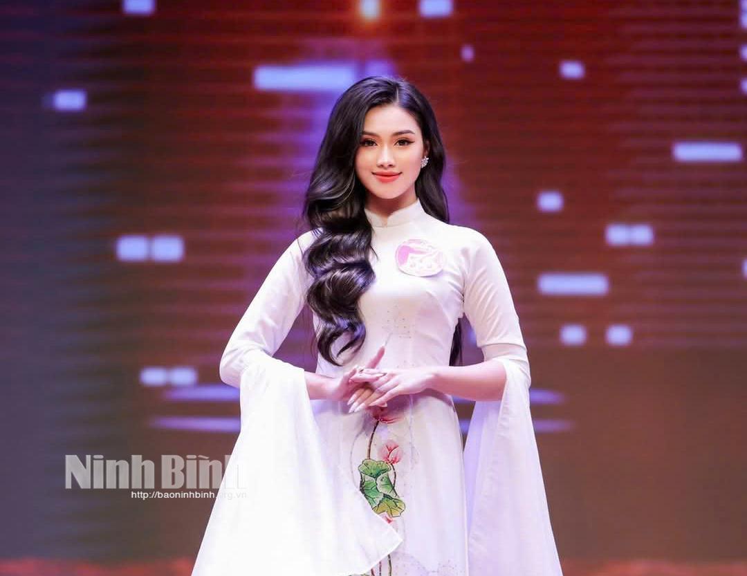 Ngô Thanh Vân là 1 trong 41 thí sinh có mặt tại vòng chung khảo Hoa hậu Việt Nam.