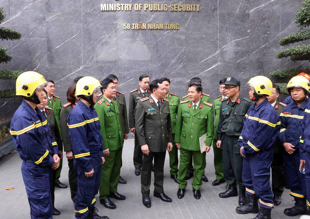 rung tướng Lê Văn Tuyến, Thứ trưởng Bộ Công an động viên các cán bộ, chiến sĩ lên đường cứu hộ, cứu nạn tại Myanmar.