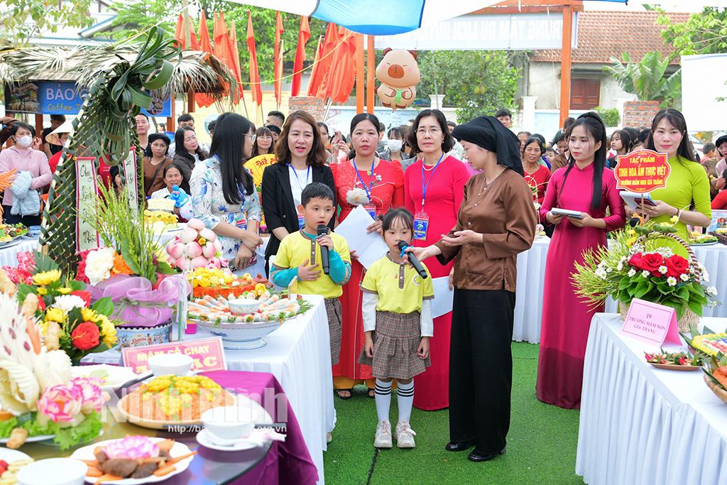 Phần thuyết minh của các đội tuyển tham gia Cuộc thi.