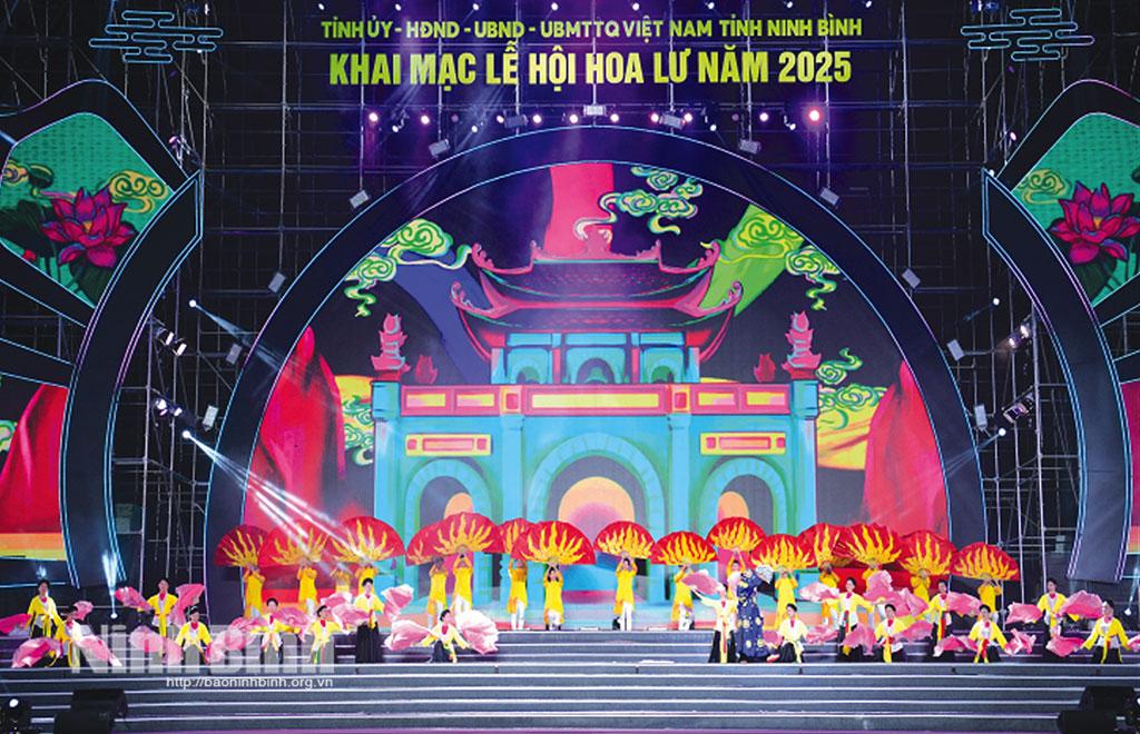 Chương trình nghệ thuật khai mạc Lễ hội Hoa Lư năm 2025. Ảnh: Trường Giang