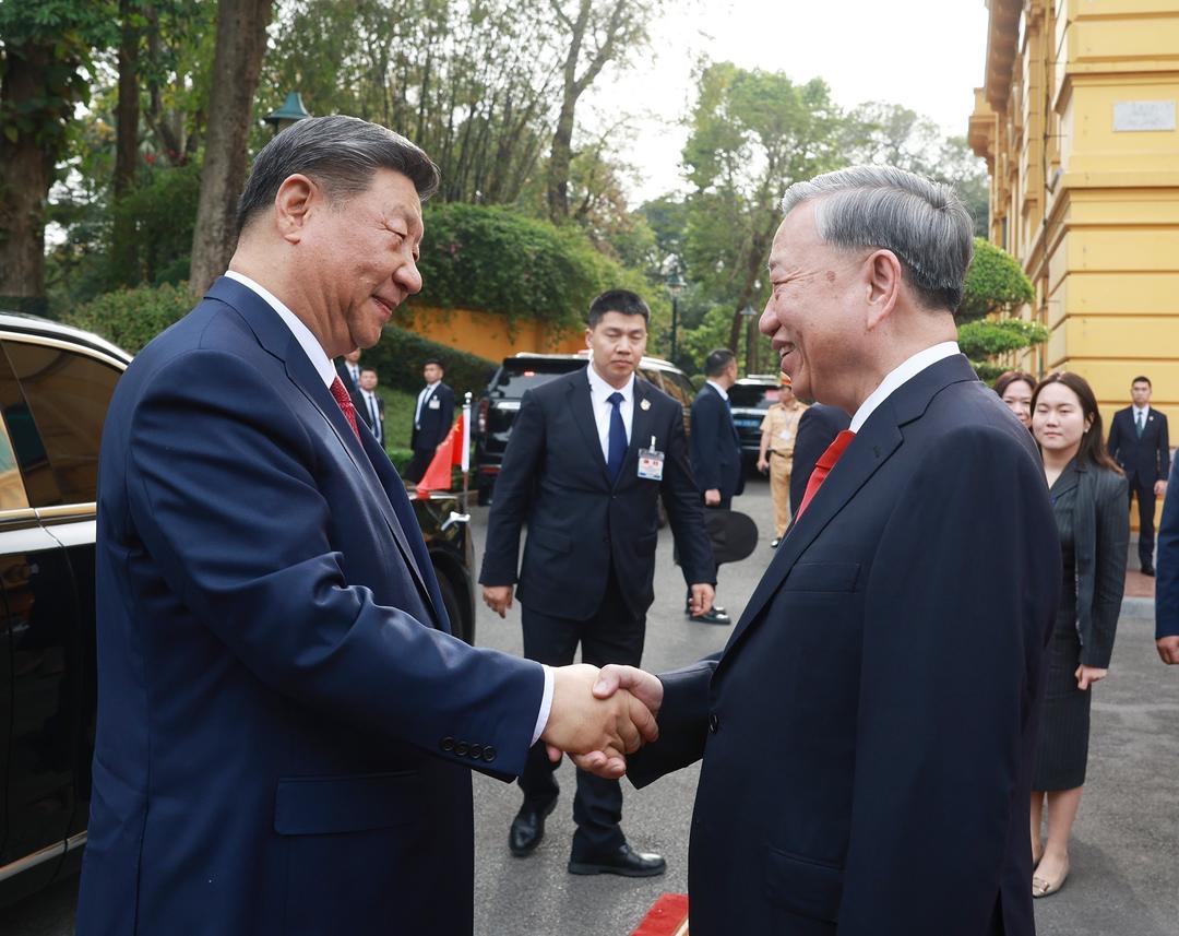 Tổng Bí thư Tô Lâm đón Tổng Bí thư, Chủ tịch nước Trung Quốc Tập Cận Bình. Ảnh: Thống Nhất - TTXVN