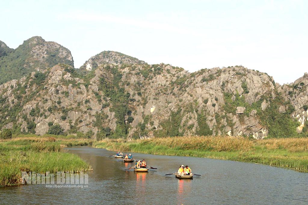 Khu bảo tồn thiên nhiên đất ngập nước Vân Long hấp dẫn khách du lịch. Ảnh: Minh Quang