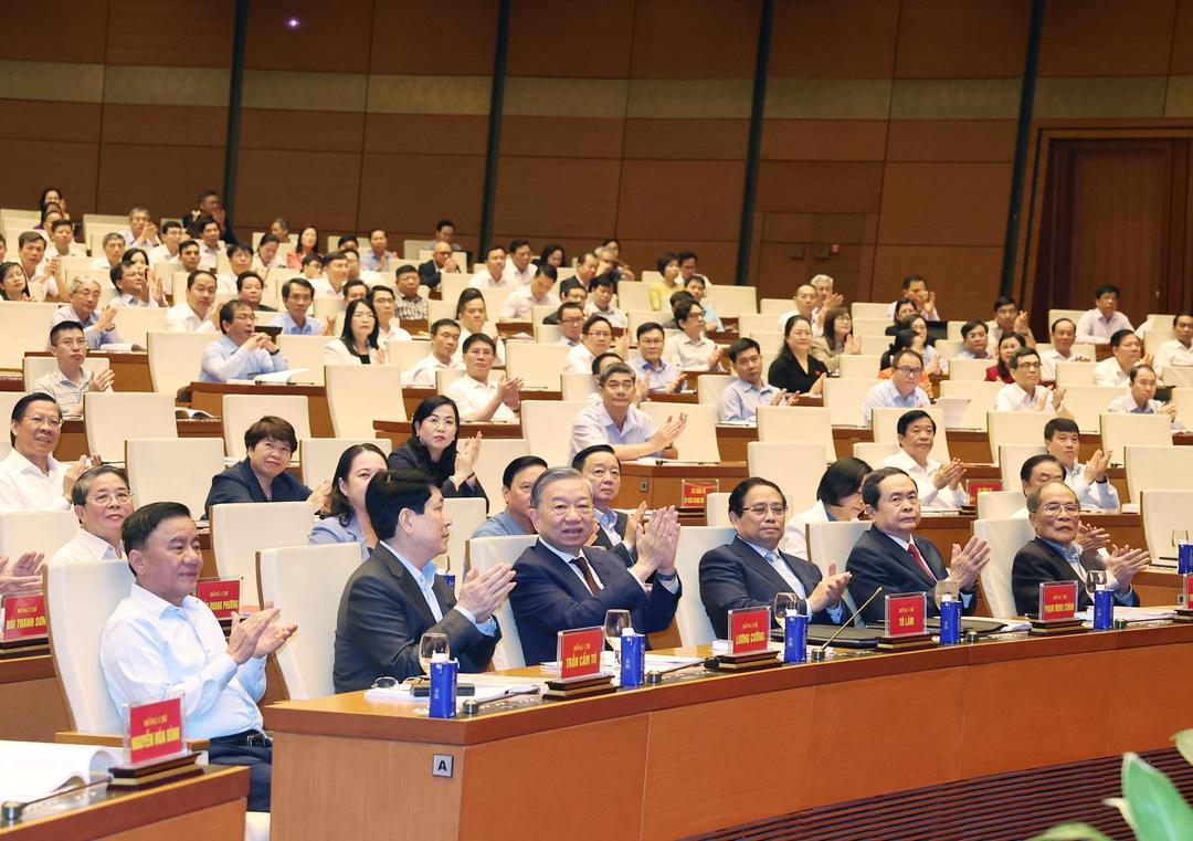 Các đồng chí lãnh đạo, nguyên lãnh đạo Đảng, Nhà nước dự hội nghị tại điểm cầu Trung ương. Ảnh: TTXVN