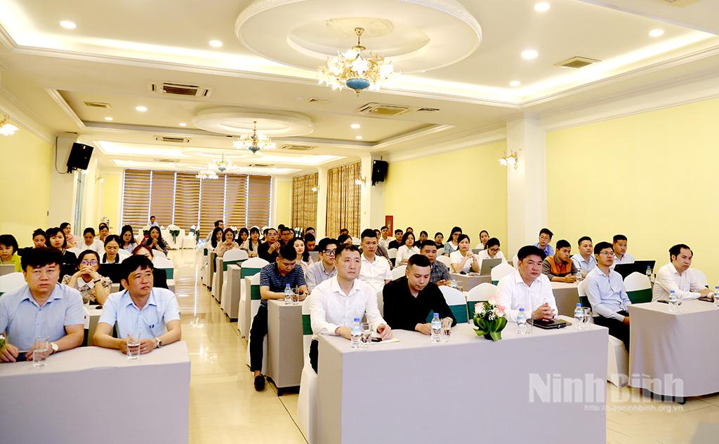 Các đại biểu dự khai giảng lớp bồi dưỡng.