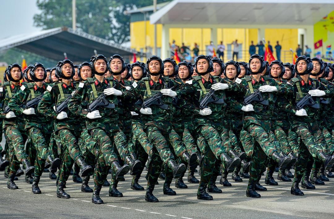 Khối lực lượng Tăng thiết giáp hợp luyện diễu binh, diễu hành chuẩn bị cho Lễ kỷ niệm 50 năm Ngày Giải phóng miền Nam, thống nhất đất nước (30-4-1975 - 30-4-2025). Nguồn: chinhphu.vn