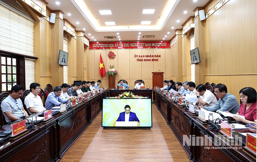 Các đại biểu dự Phiên họp trực tuyến tại điểm cầu tỉnh Ninh Bình.