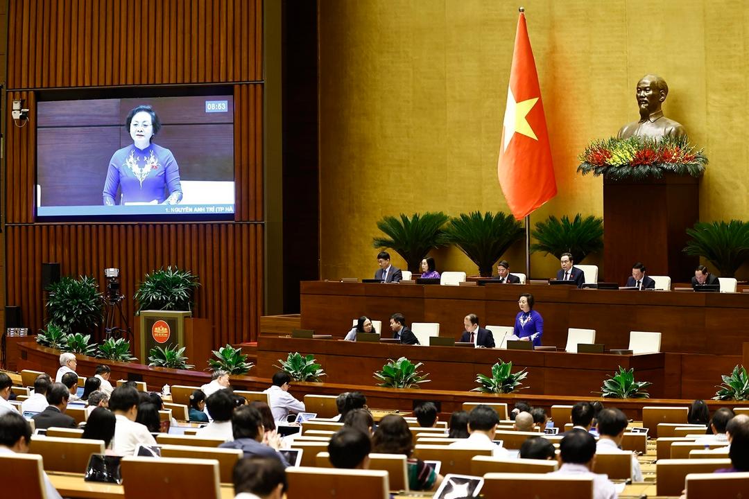 Bộ trưởng Bộ Nội vụ Phạm Thanh Trà phát biểu giải trình, làm rõ một số vấn đề đại biểu nêu liên quan đến dự án Luật Tổ chức chính quyền địa phương sửa đổi. Ảnh: TTXVN