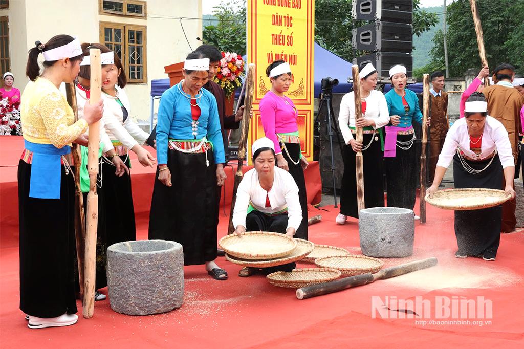 Phục dựng Lễ hội cơm mới ở xã Thạch Bình (Nho Quan). Ảnh: Minh Quang