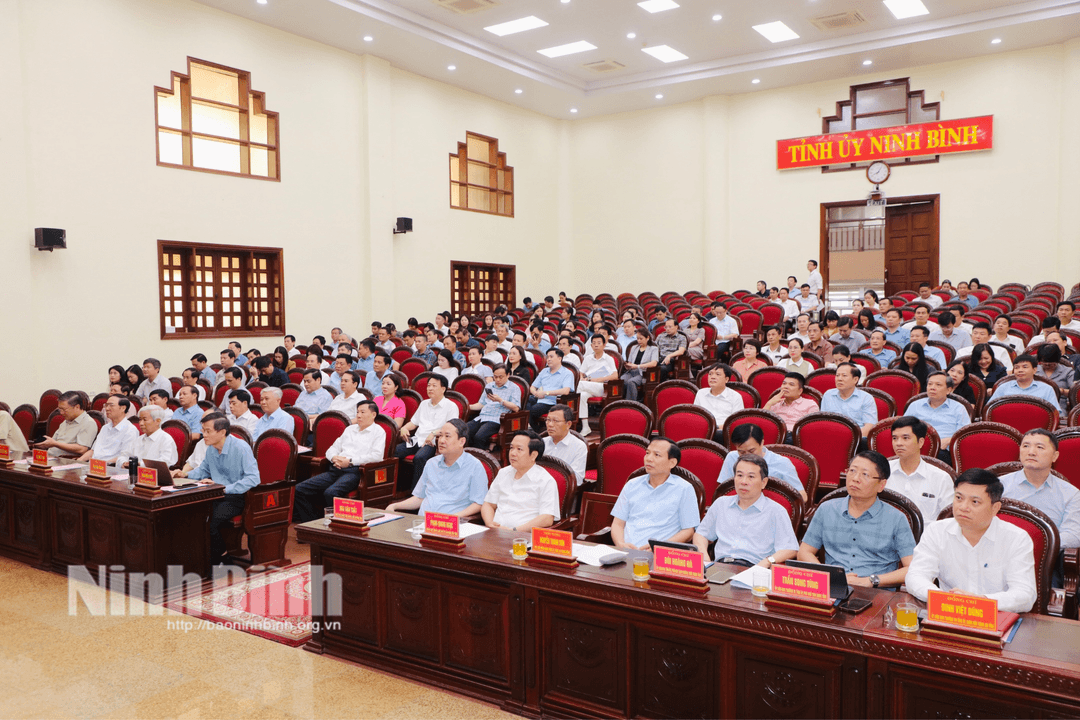 Các đại biểu dự Hội nghị tại điểm cầu Tỉnh uỷ Ninh Bình. Ảnh: Đức Lam