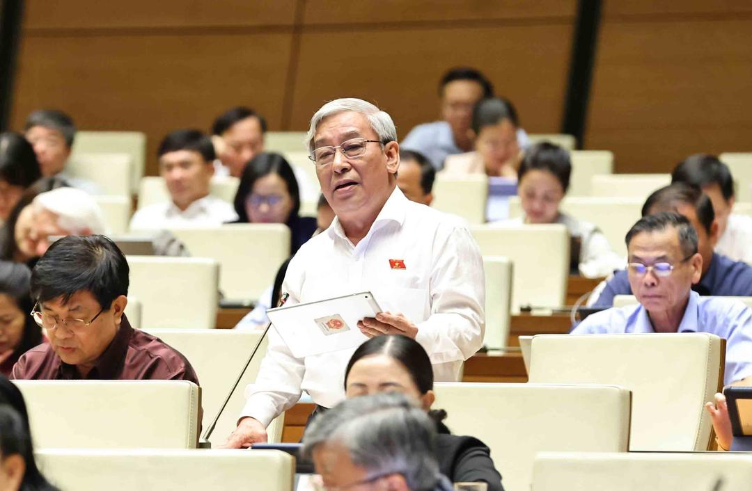 Đại biểu Quốc hội tỉnh Khánh Hoà Lê Xuân Thuân phát biểu. Ảnh: Minh Đức/TTXVN