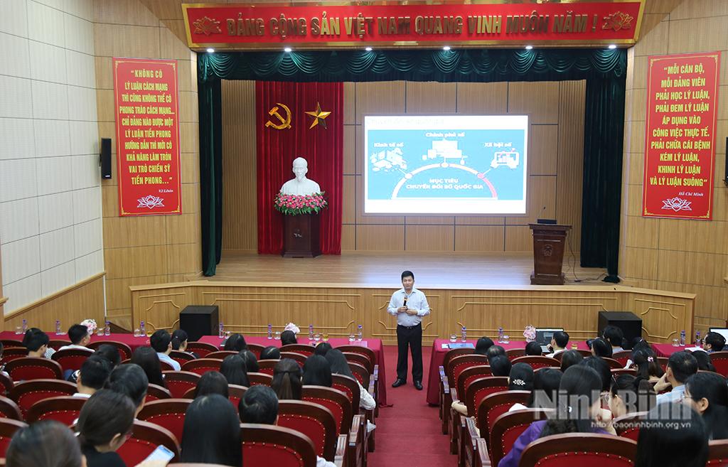 Quang cảnh lớp bồi dưỡng.