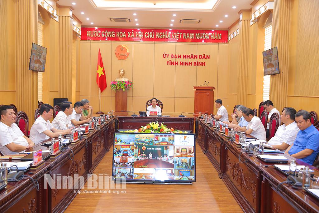 Các đại biểu dự hội nghị tại điểm cầu Ninh Bình.
