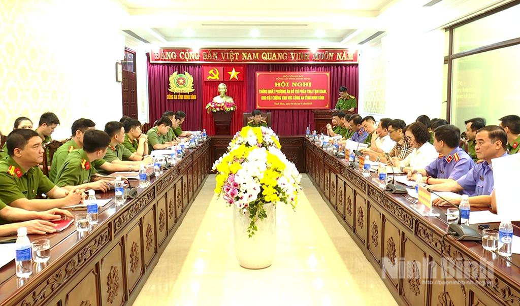 Quang cảnh buổi làm việc.