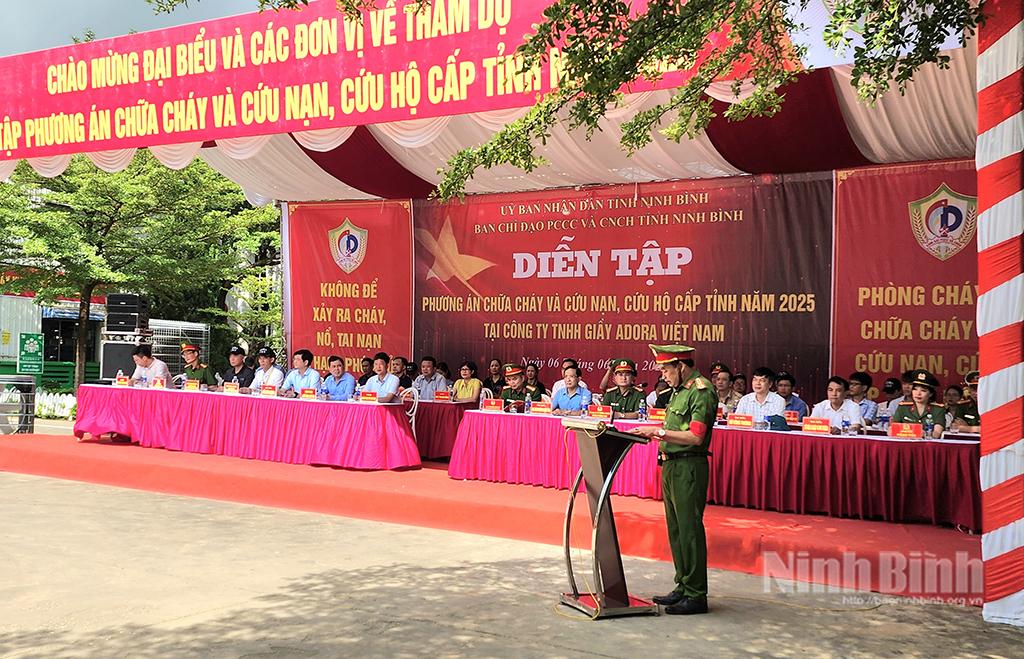 Các đại biểu dự buổi diễn tập.