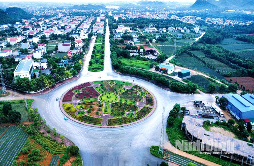 Vòng xuyến Đại lộ Hoa Lư tại nút giao xã Quang Sơn, thành phố Tam Điệp.