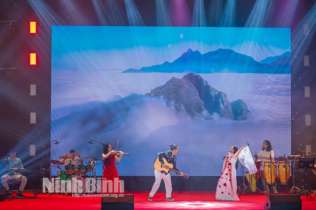 Tiết mục văn nghệ tại chương trình.