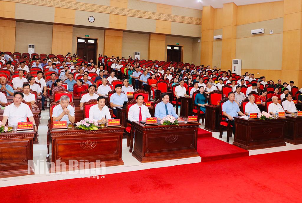 Các đại biểu dự hội nghị.