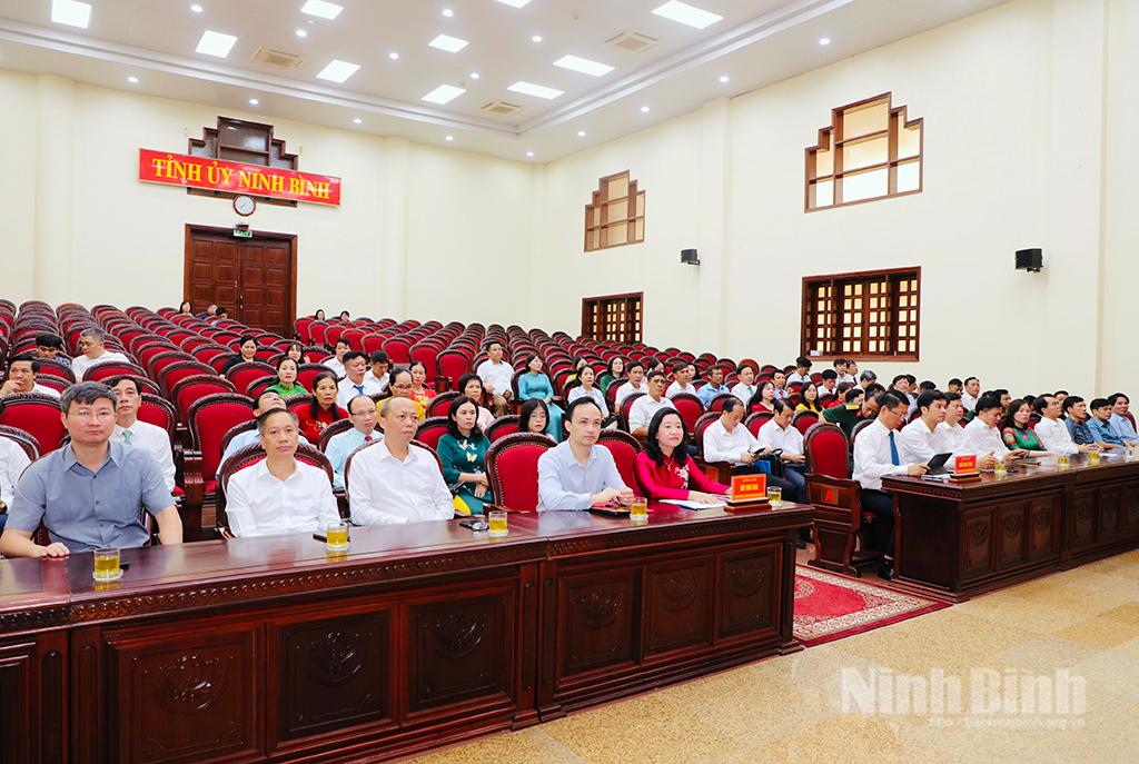 Các đại biểu dự hội nghị.