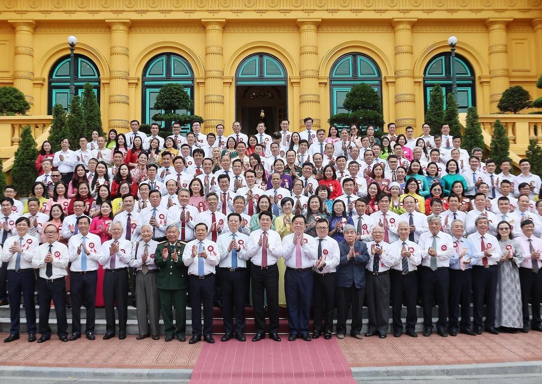 Chủ tịch nước Lương Cường gặp mặt các nhà báo tiêu biểu toàn quốc.