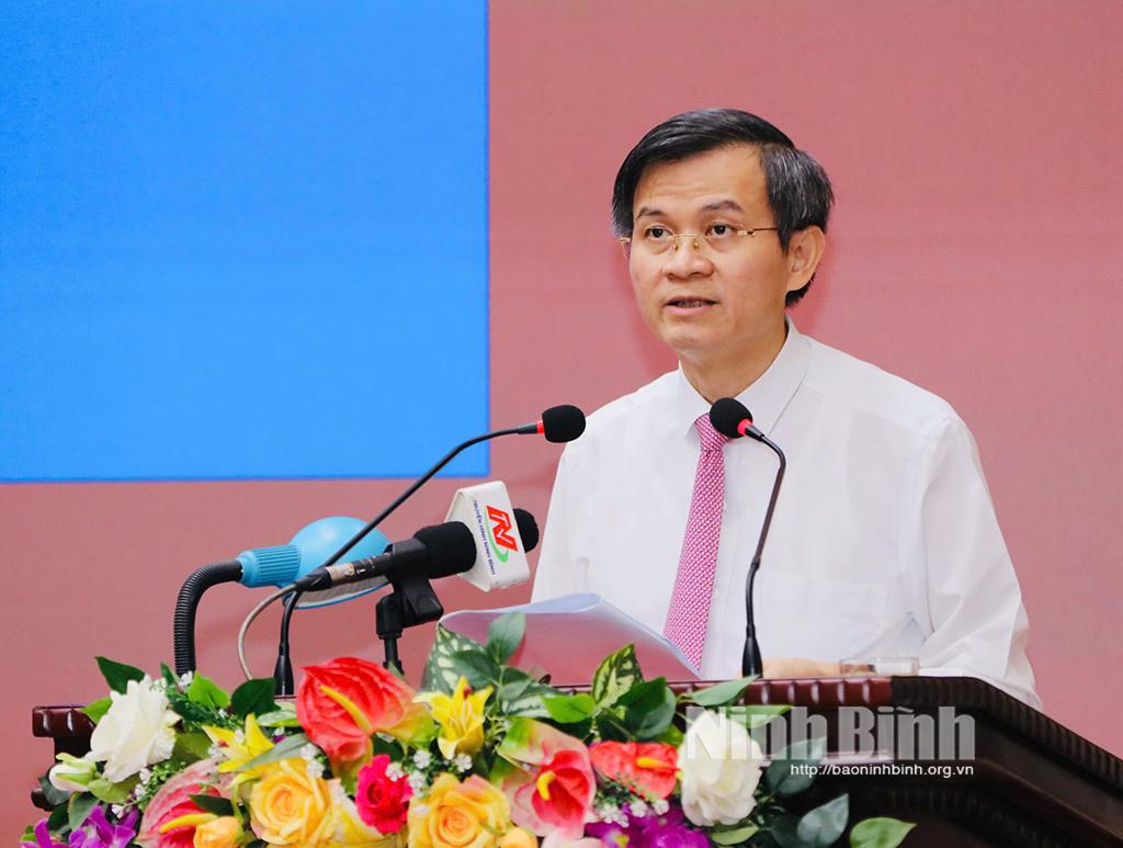 Đồng chí Đoàn Minh Huấn, Ủy viên Trung ương Đảng, Bí thư Tỉnh ủy phát biểu tại Kỳ họp.