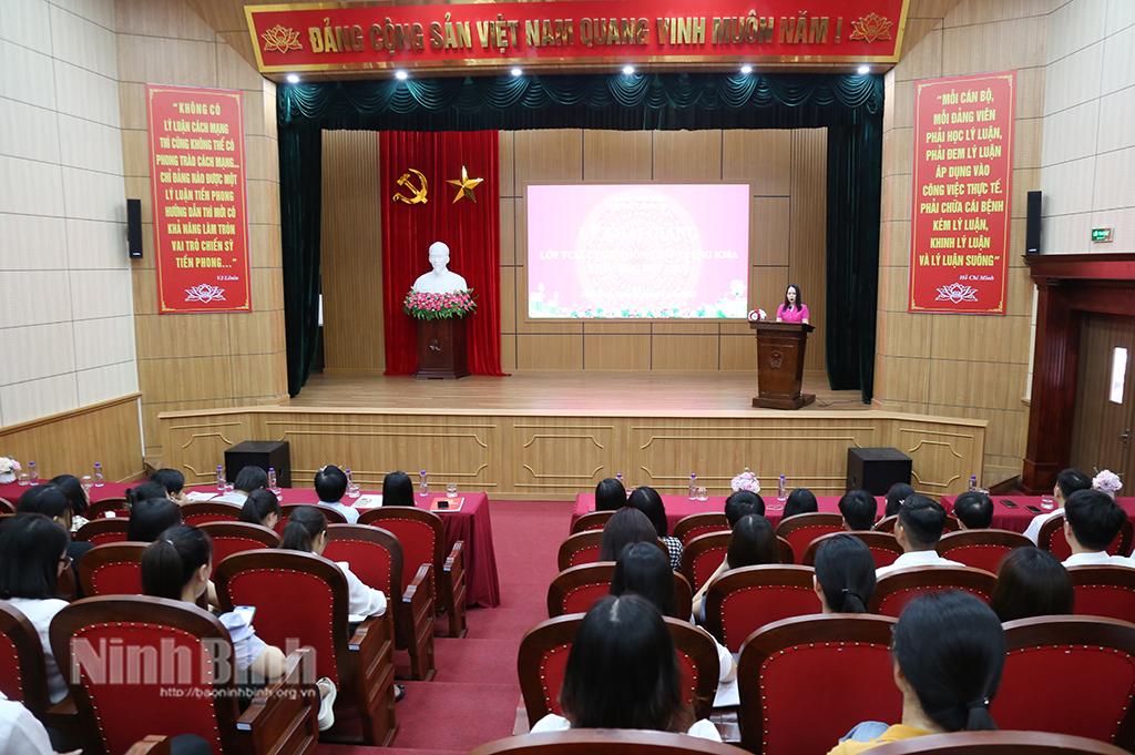 Quang cảnh khai giảng lớp học.