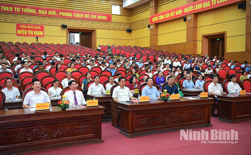 Các đại biểu dự hội nghị.