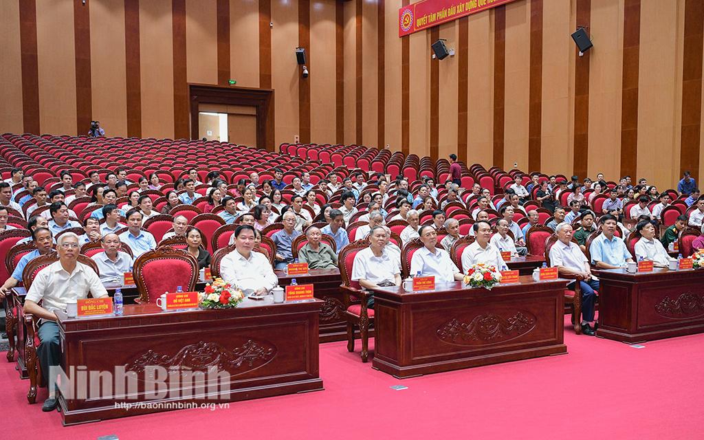 Các đại biểu dự hội nghị.