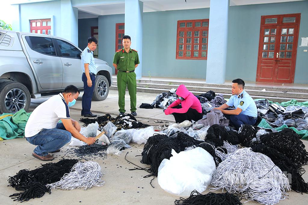 Tiêu hủy hàng hóa giả mạo nhãn hiệu.