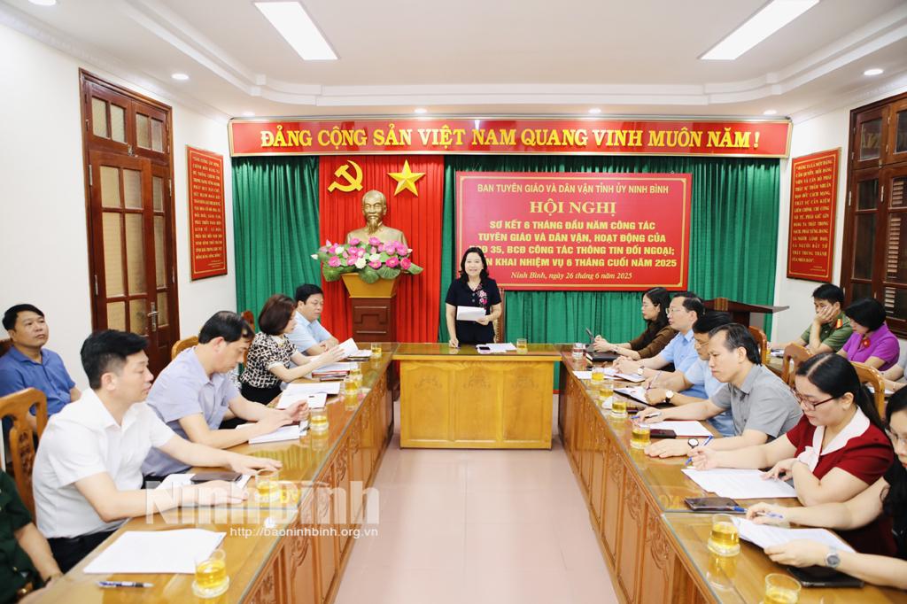 Các đại biểu dự hội nghị.