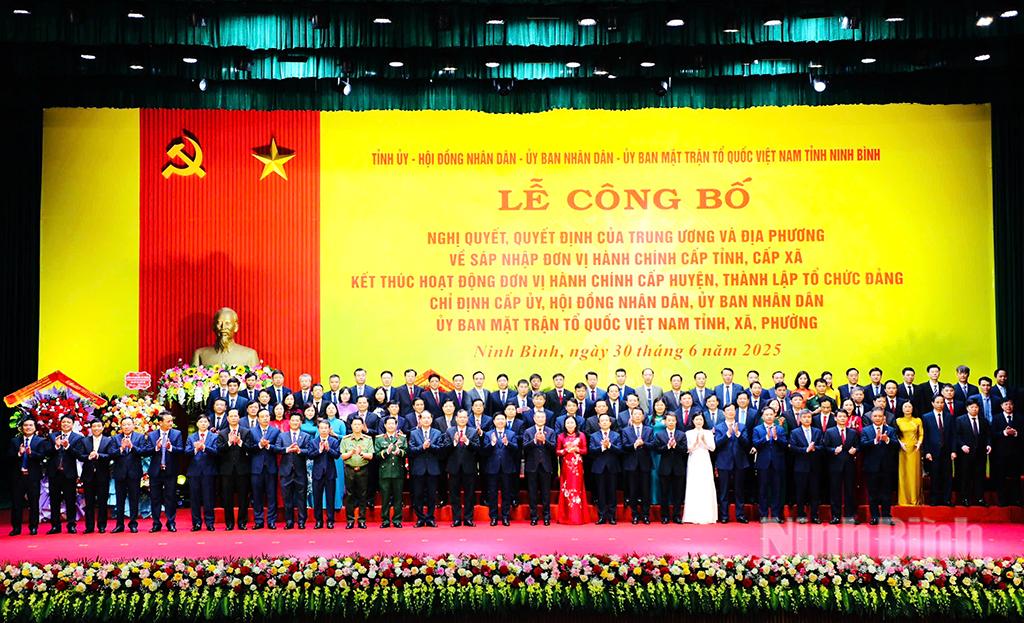 Ban Chấp hành Đảng bộ tỉnh Ninh Bình nhiệm kỳ 2020-2025. Ảnh: PV