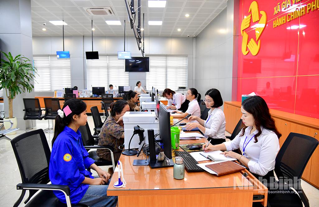 Hoạt động tại Trung tâm Phục vụ hành chính công xã Gia Viễn.