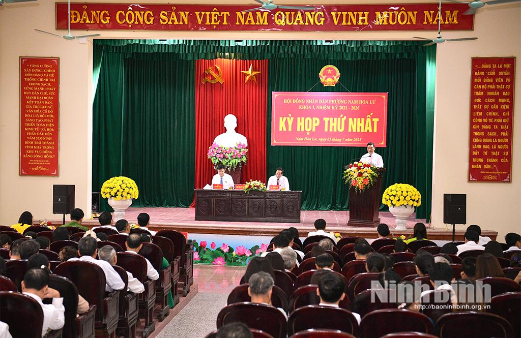Kỳ họp thứ nhất HĐND phường Nam Hoa Lư nhiệm kỳ 2021-2026. Ảnh: Trường Giang