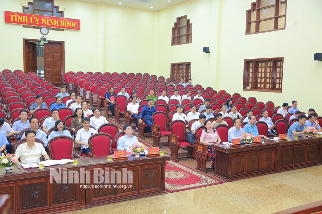 Các đại biểu dự Hội nghị tại điểm cầu Ninh Bình.