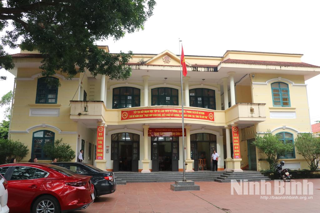 Trụ sở HĐND, UBND, Trung tâm Phục vụ hành chính công xã Gia Tường đặt tại trụ sở xã Gia Tường cũ.