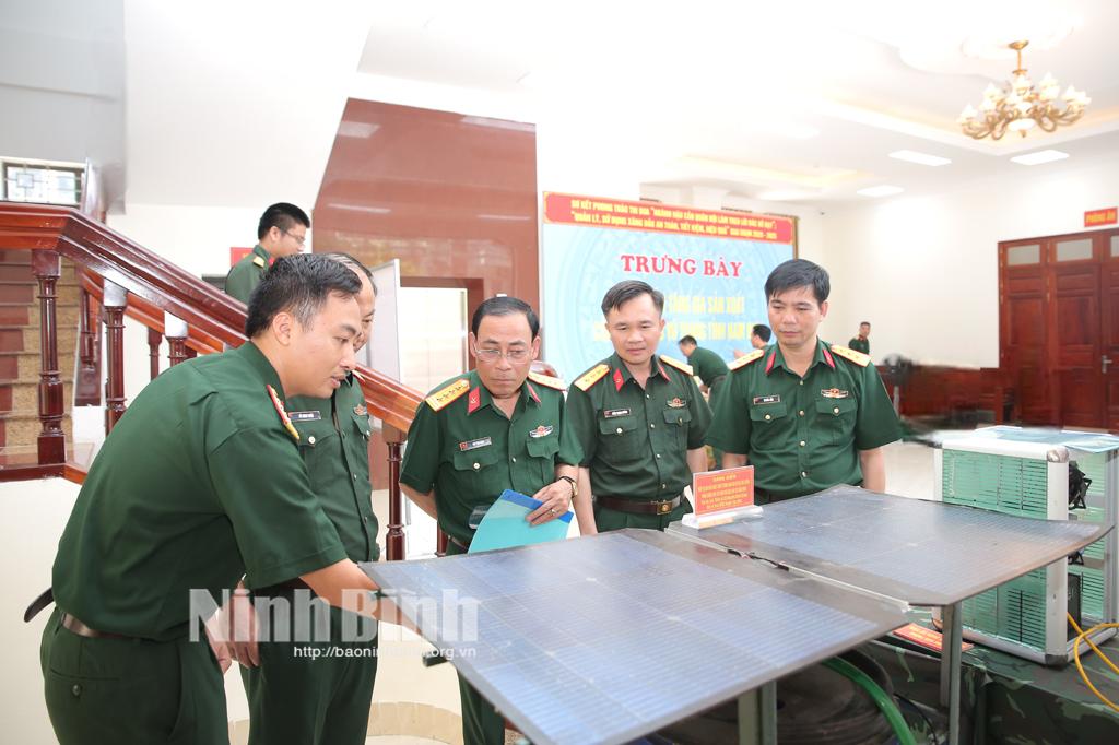 Tham quan sản phẩm sáng kiến công nghệ, góp phần chuyển đổi số công tác hậu cần.