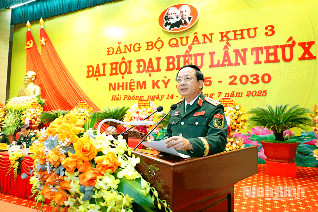 Đại tướng Trịnh Văn Quyết, Bí thư Trung ương Đảng, Ủy viên Thường vụ Quân ủy Trung ương, Chủ nhiệm Tổng cục Chính trị QĐND Việt Nam phát biểu chỉ đạo Đại hội.