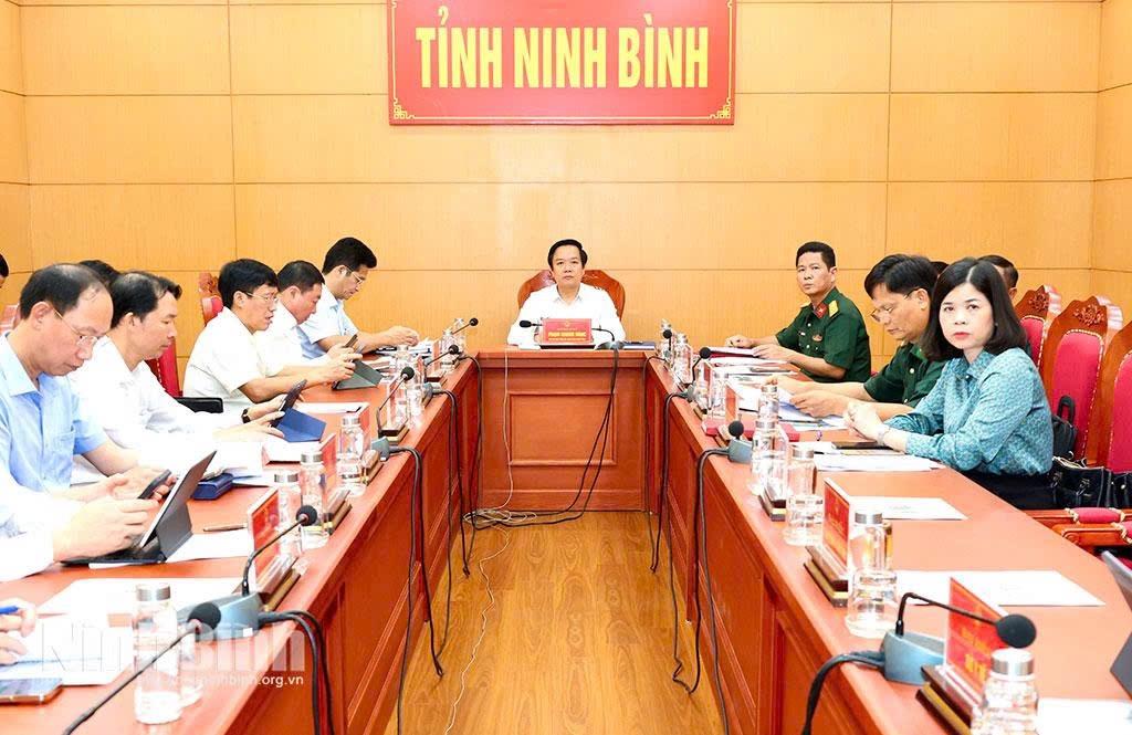 Các đại biểu dự hội nghị tại điểm cầu Ninh Bình.