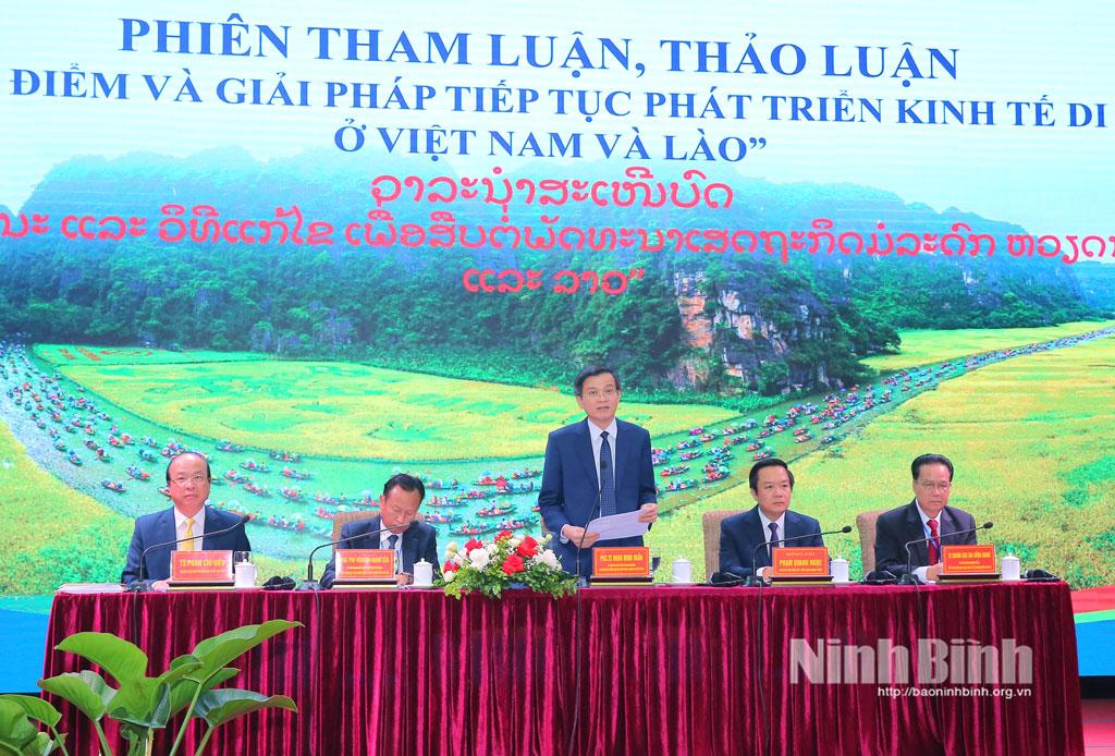 Các đại biểu chủ trì phiên tham luận, thảo luận.