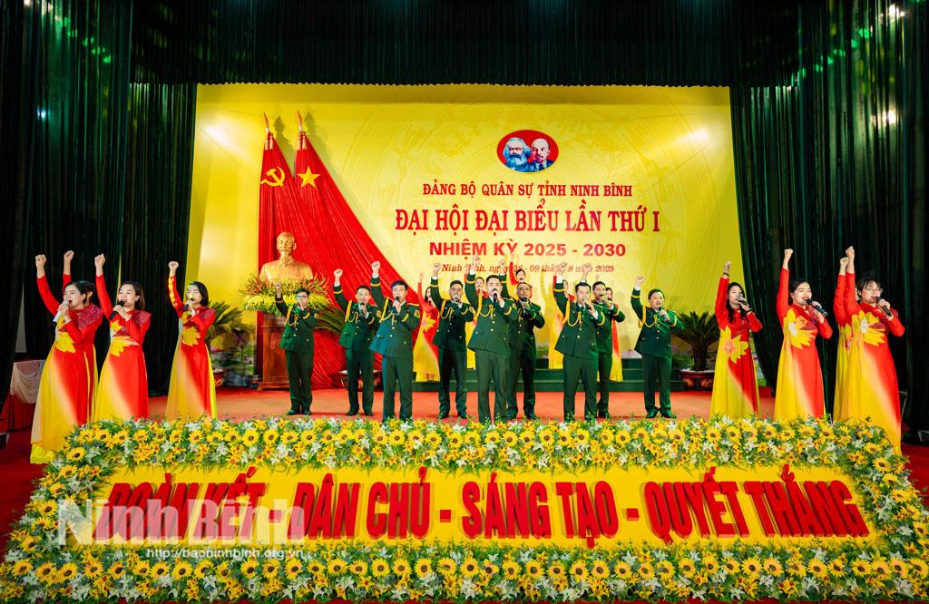 Tiết mục văn nghệ trình diễn tại chương trình.