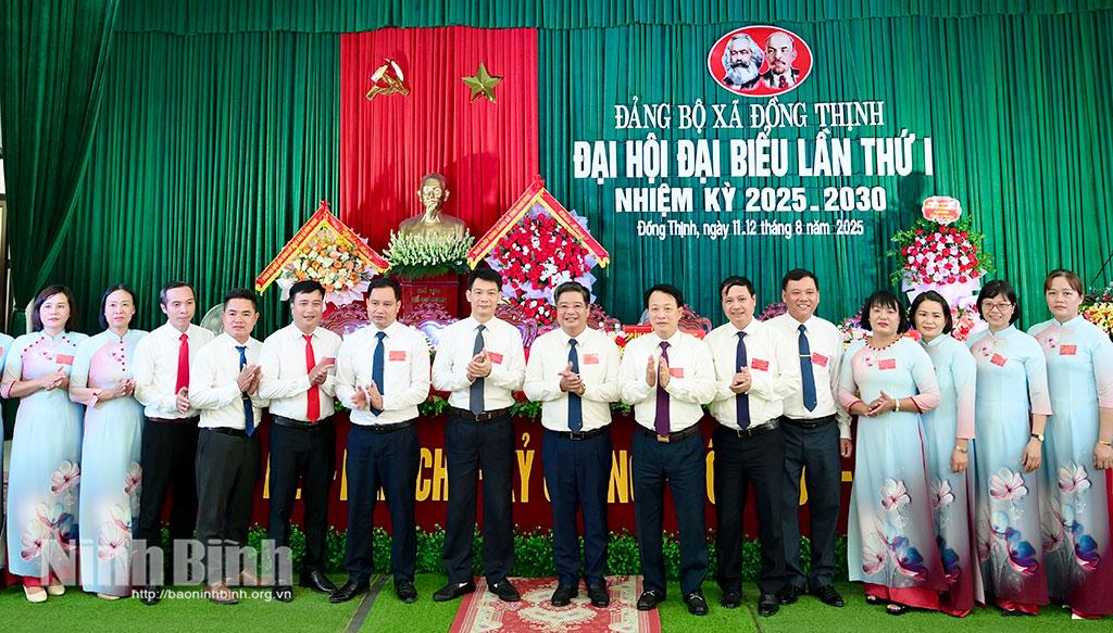 Ban Chấp hành Đảng bộ xã Đồng Thịnh nhiệm kỳ 2025-2030 ra mắt Đại hội.