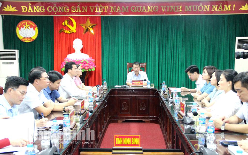 Các đại biểu tham dự hội nghị tại điểm cầu Ủy ban MTTQ tỉnh Ninh Bình
