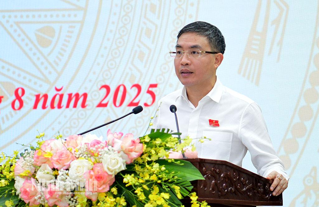 Đồng chí Hoàng Mạnh Hùng, Bí thư Đảng ủy, Chủ tịch HĐND phường phát biểu khai mạc kỳ họp.